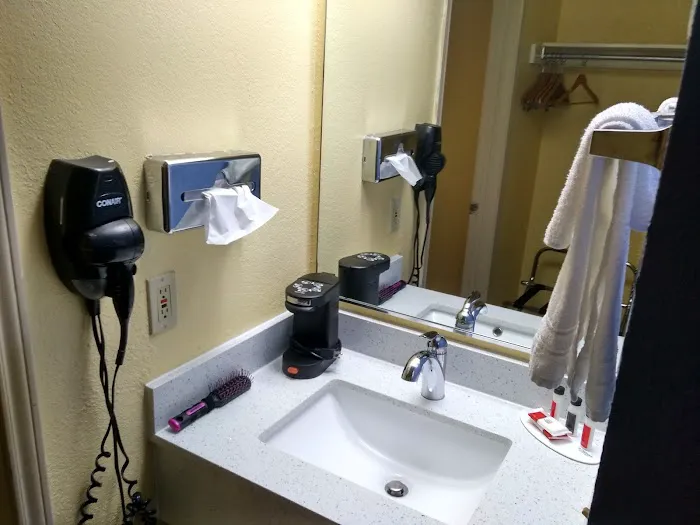 Days Inn by Wyndham San Antonio Airport 5
