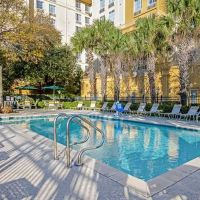La Quinta Inn & Suites by Wyndham San Antonio Airport