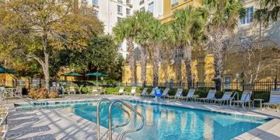 La Quinta Inn & Suites by Wyndham San Antonio Airport