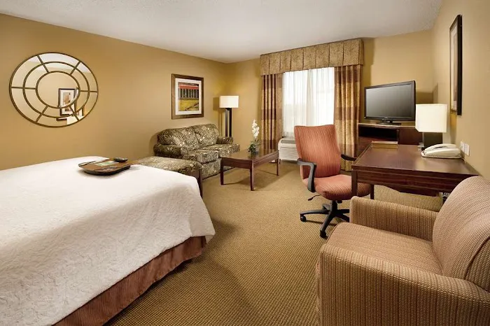 Hampton Inn & Suites San Antonio-Airport 5