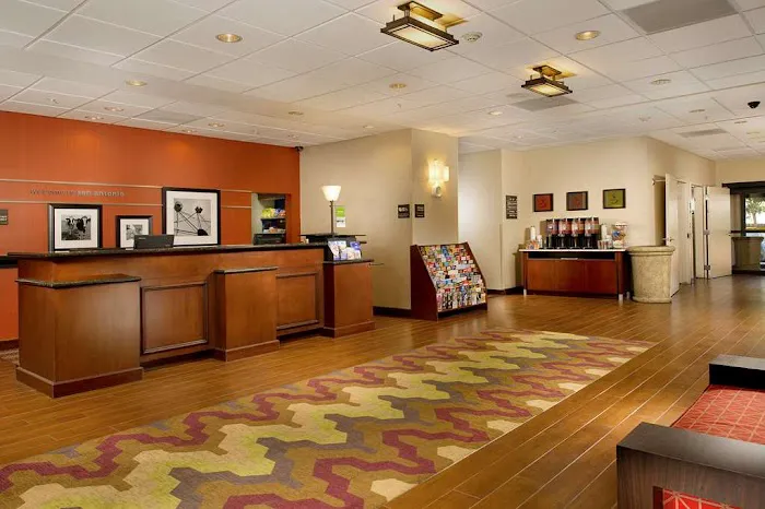 Hampton Inn & Suites San Antonio-Airport 5