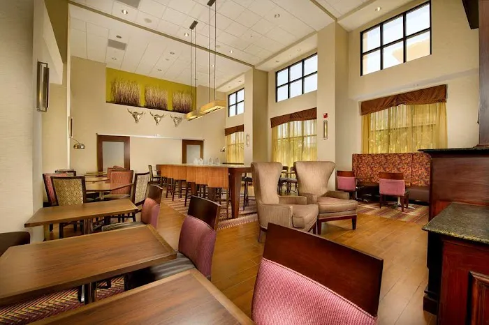 Hampton Inn & Suites San Antonio-Airport 5