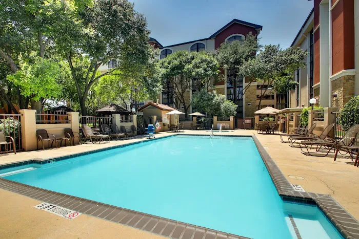 Drury Plaza Hotel San Antonio Airport 5
