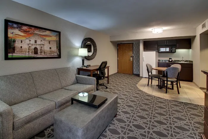 Drury Plaza Hotel San Antonio Airport 5