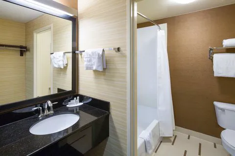 Fairfield Inn & Suites San Antonio Airport/North Star Mall 5