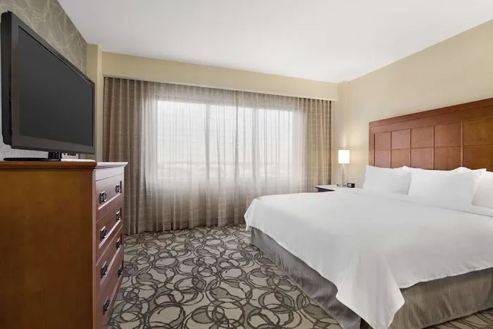 Embassy Suites by Hilton San Antonio Airport 5