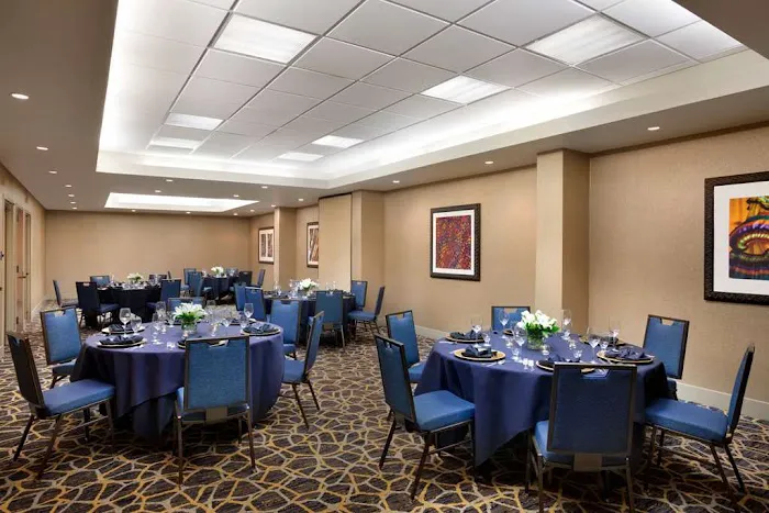 Embassy Suites by Hilton San Antonio Airport 5
