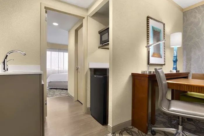 Embassy Suites by Hilton San Antonio Airport 5