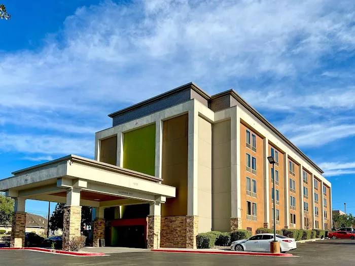 Clarion Pointe near Medical Center 5