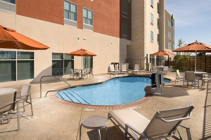 Holiday Inn Express & Suites San Antonio North - Windcrest by IHG 5
