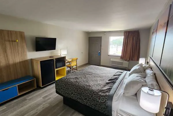 Days Inn by Wyndham San Antonio 5