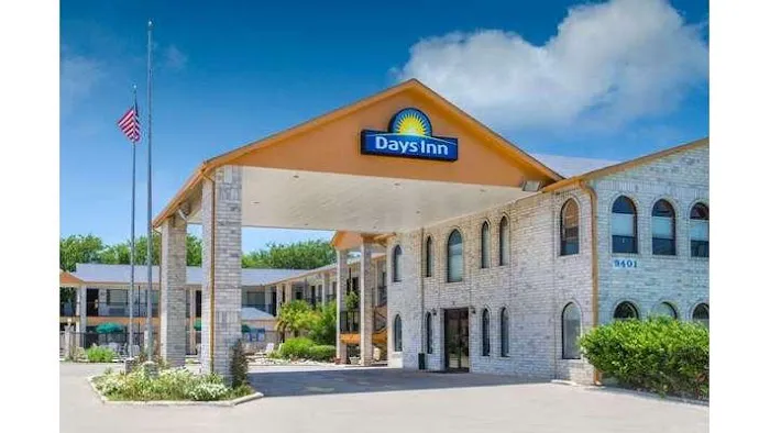 Days Inn by Wyndham San Antonio 5