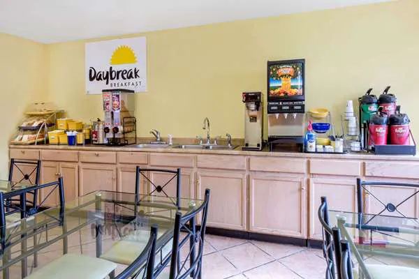 Days Inn by Wyndham San Antonio 5