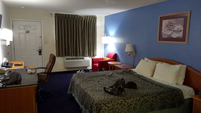 Days Inn by Wyndham San Antonio 5