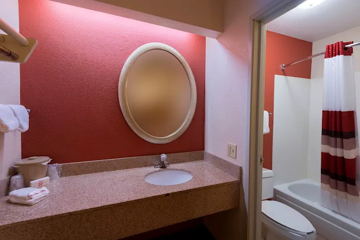 Red Roof Inn San Antonio - Airport 5