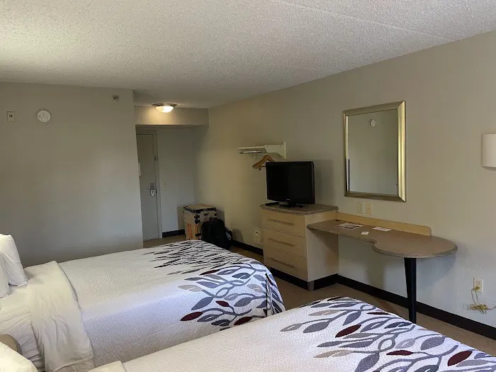 Red Roof Inn San Antonio - Airport 5