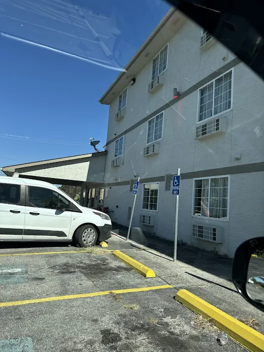 Econo Lodge San Antonio near SeaWorld - Medical Center 5