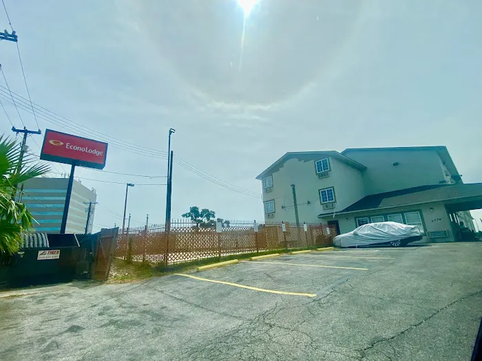 Econo Lodge San Antonio near SeaWorld - Medical Center 5