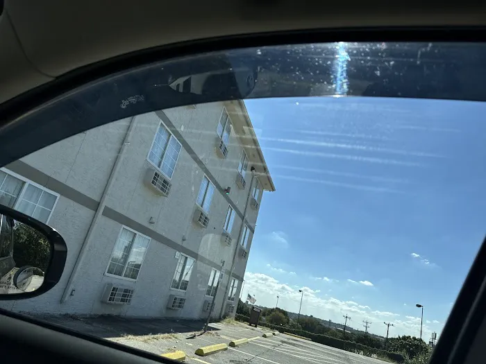 Econo Lodge San Antonio near SeaWorld - Medical Center 5