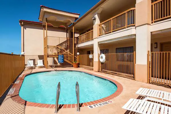 Days Inn by Wyndham Near Seaworld San Antonio 5