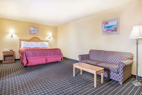 Days Inn by Wyndham Morgan's Wonderland / IH-35 N 5