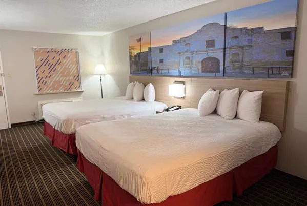 Days Inn by Wyndham Morgan's Wonderland / IH-35 N 5