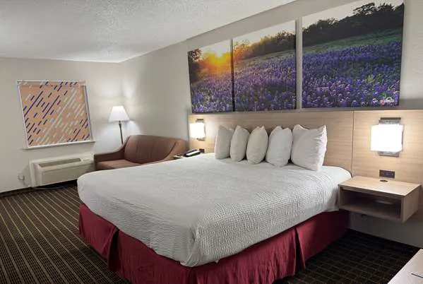 Days Inn by Wyndham Morgan's Wonderland / IH-35 N 5