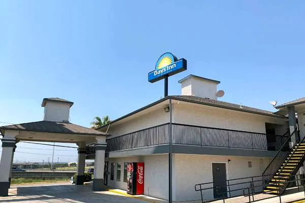 Days Inn by Wyndham Morgan's Wonderland / IH-35 N 5