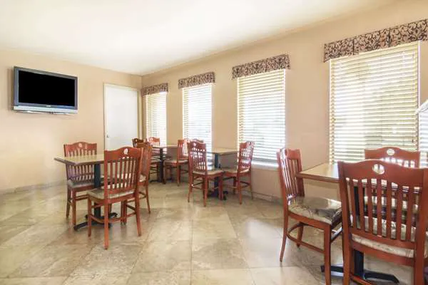 Days Inn by Wyndham Morgan's Wonderland / IH-35 N 5