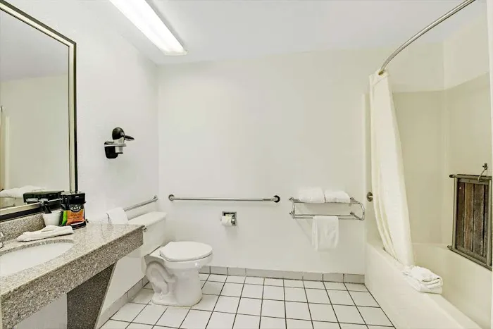 SureStay Plus by Best Western San Antonio Airport 5