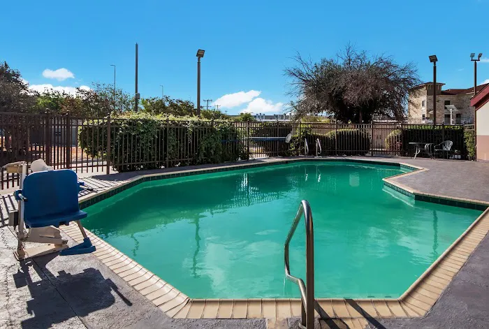 HomeTowne Studios San Antonio - Seaworld/Northwest 5