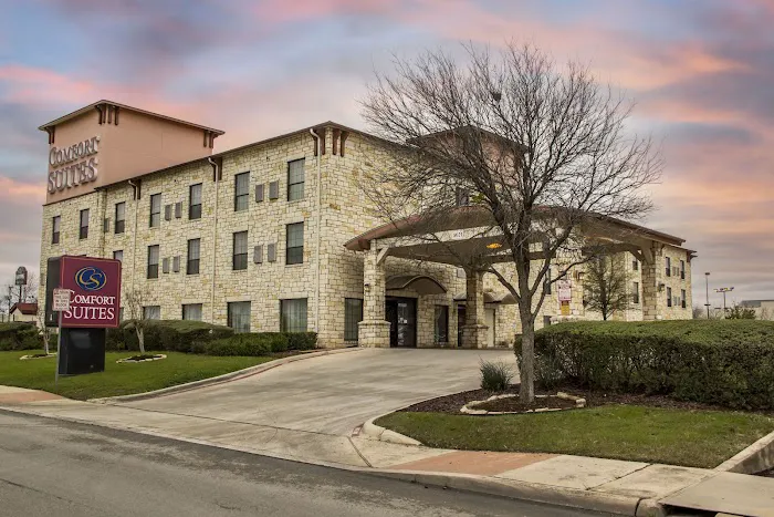 Comfort Suites Near Seaworld 5