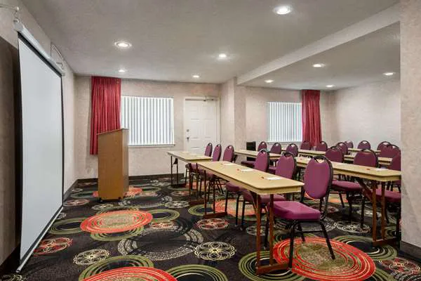 Ramada by Wyndham San Antonio Near SeaWorld/Lackland AFB 5