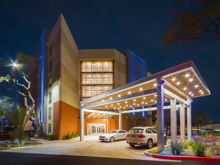 Holiday Inn Express & Suites San Antonio Medical-Six Flags by IHG 5