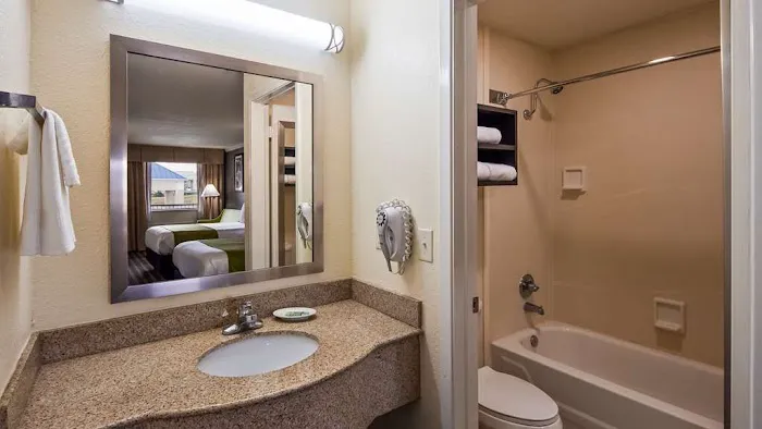 Best Western Garden Inn 5