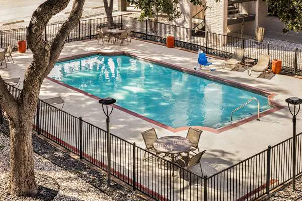La Quinta Inn by Wyndham San Antonio I-35 N at Toepperwein 5