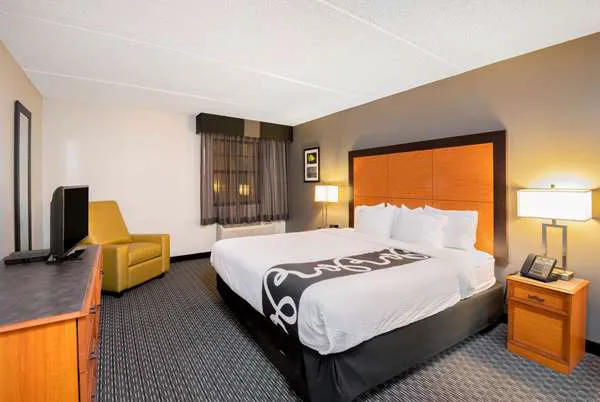 La Quinta Inn by Wyndham San Antonio I-35 N at Toepperwein 5