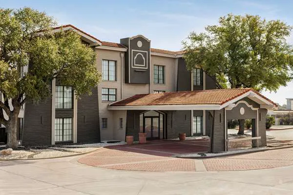 La Quinta Inn by Wyndham San Antonio I-35 N at Toepperwein 5