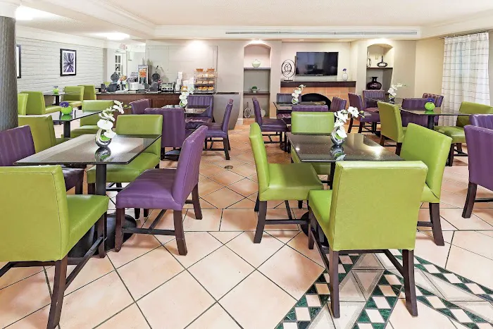 La Quinta Inn by Wyndham San Antonio I-35 N at Toepperwein 5