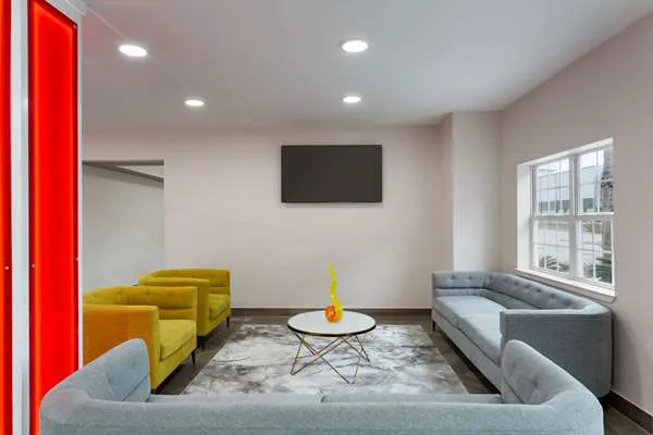 Super 8 by Wyndham San Antonio Airport North 5