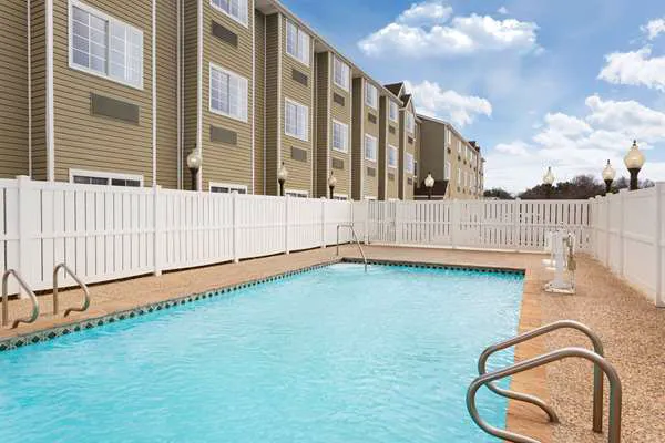 Super 8 by Wyndham San Antonio Airport North 5