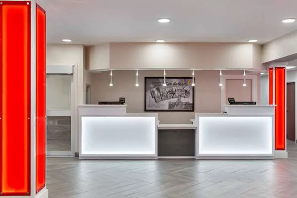 Super 8 by Wyndham San Antonio Airport North 5