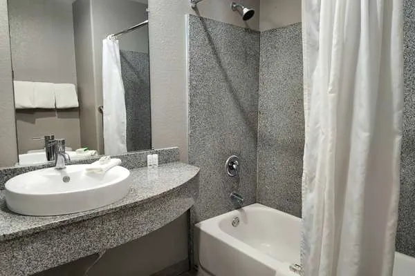 Baymont by Wyndham San Antonio Airport 5