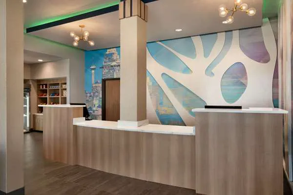 La Quinta Inn & Suites by Wyndham San Antonio Seaworld/LAFB 5