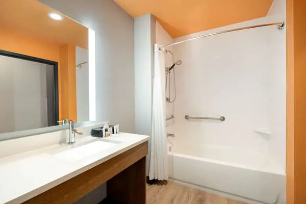 La Quinta Inn & Suites by Wyndham San Antonio Seaworld/LAFB 5