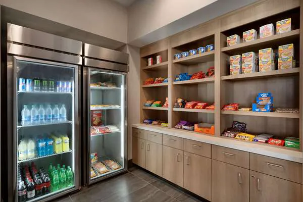 La Quinta Inn & Suites by Wyndham San Antonio Seaworld/LAFB 5
