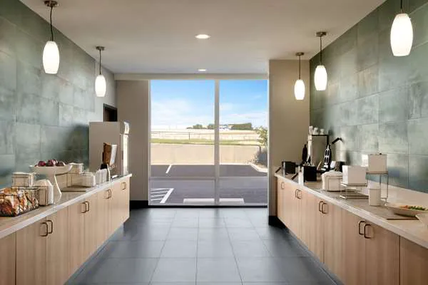 La Quinta Inn & Suites by Wyndham San Antonio Seaworld/LAFB 5