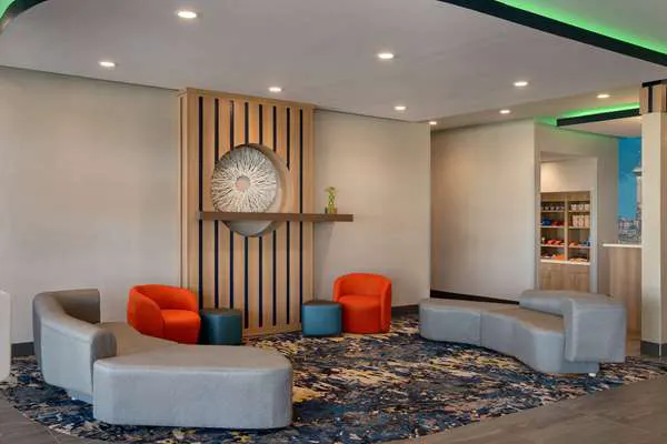 La Quinta Inn & Suites by Wyndham San Antonio Seaworld/LAFB 5