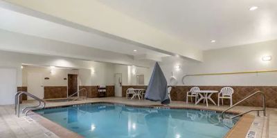 Comfort Suites Medical Center near Six Flags