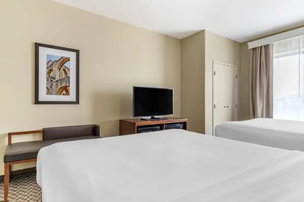Comfort Suites Medical Center near Six Flags 5